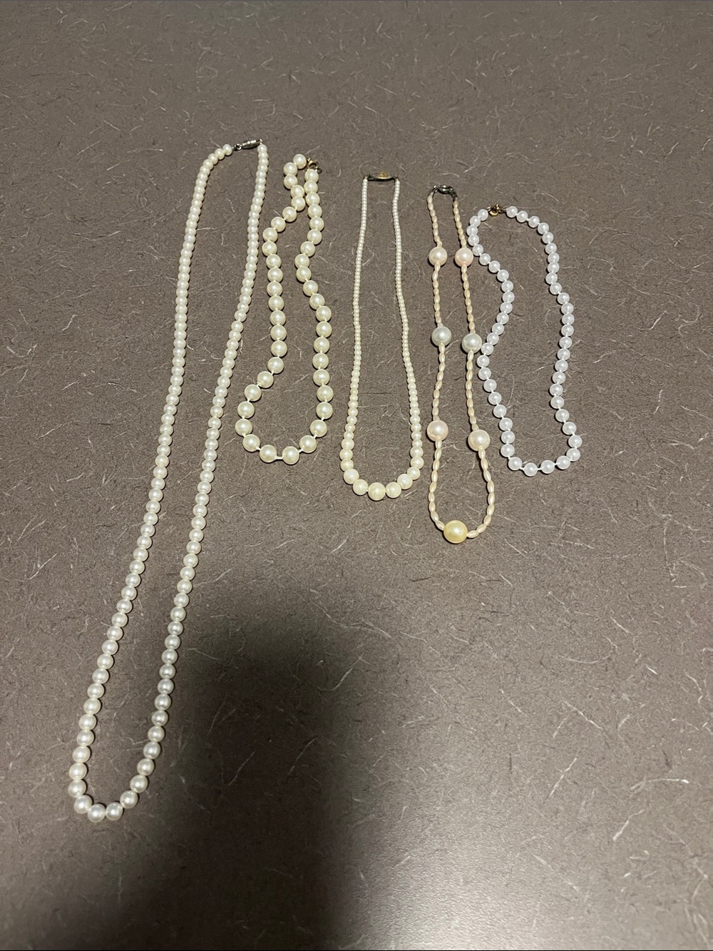 5 sets of Classic Pearl Necklace - Elegant White Pearls As is